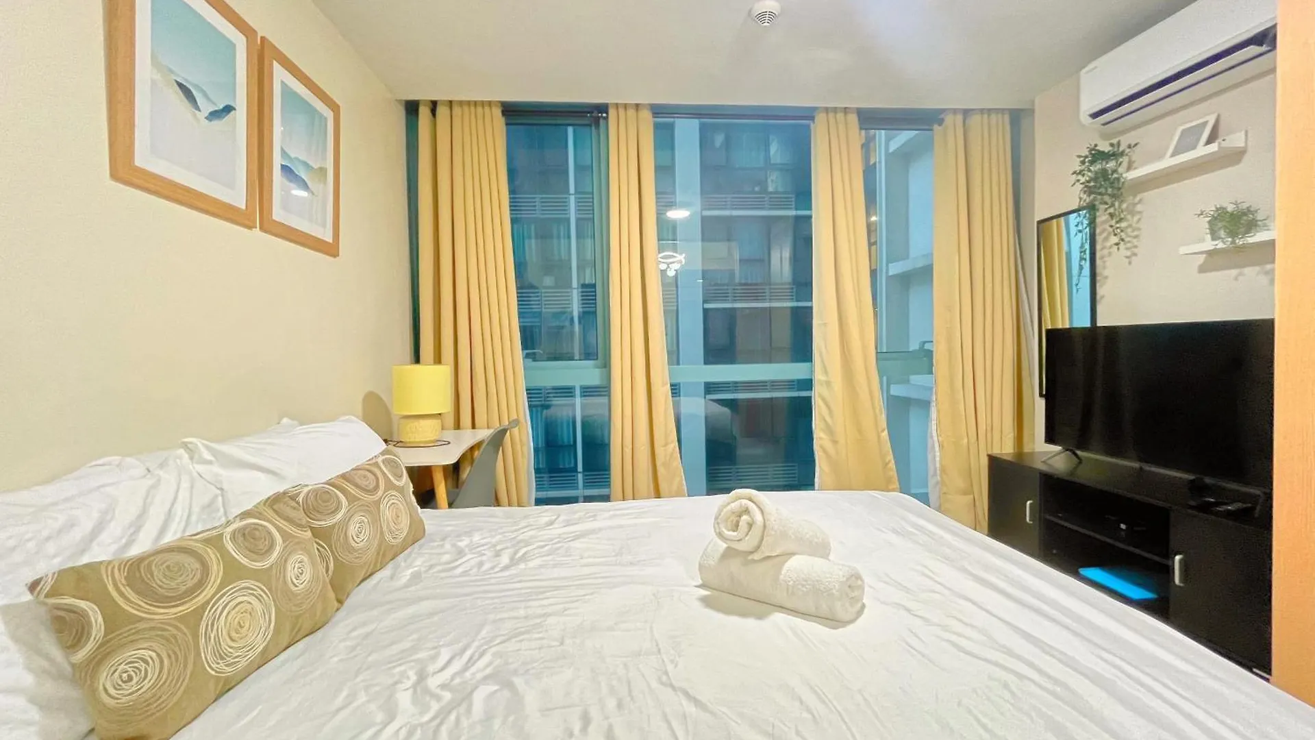 One Uptown Residence Infront Grand Hyatt 1Br, Washer,Fast Wifi Manila