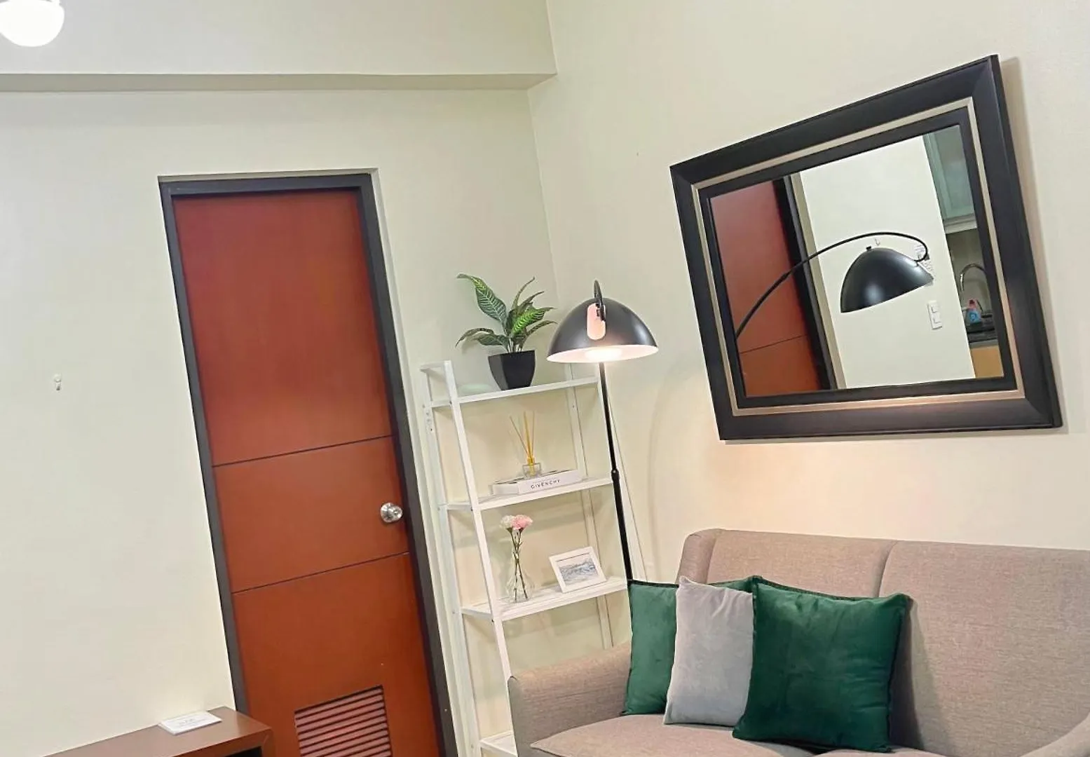 One Uptown Residence Infront Grand Hyatt 1Br, Washer,Fast Wifi Manila Apartment