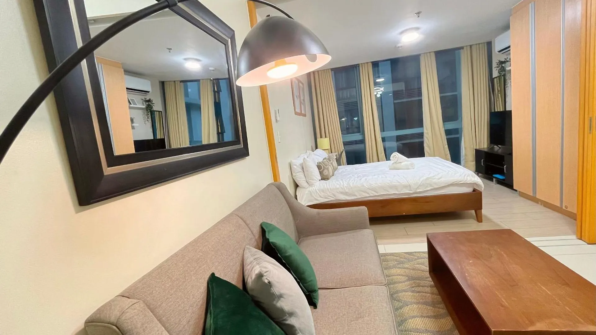 Apartment One Uptown Residence Infront Grand Hyatt 1Br, Washer,Fast Wifi Manila Philippines